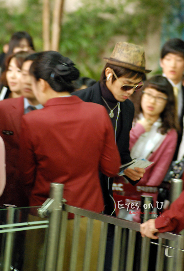 090406 유노윤호 공항